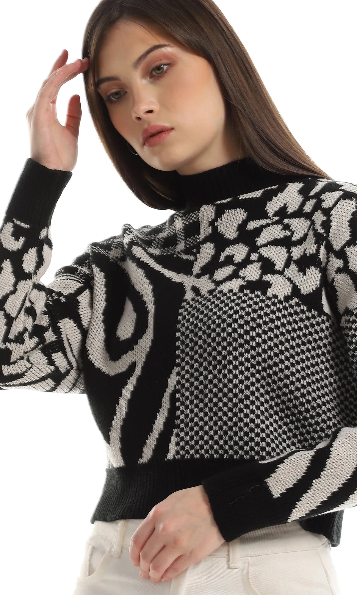 O157228 Knitted Mock Pullover With Multiple Patterns - Black & Off White